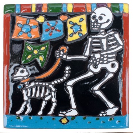 Hund beim Spaziergang Skelett 15x15 cm Relief Fliese